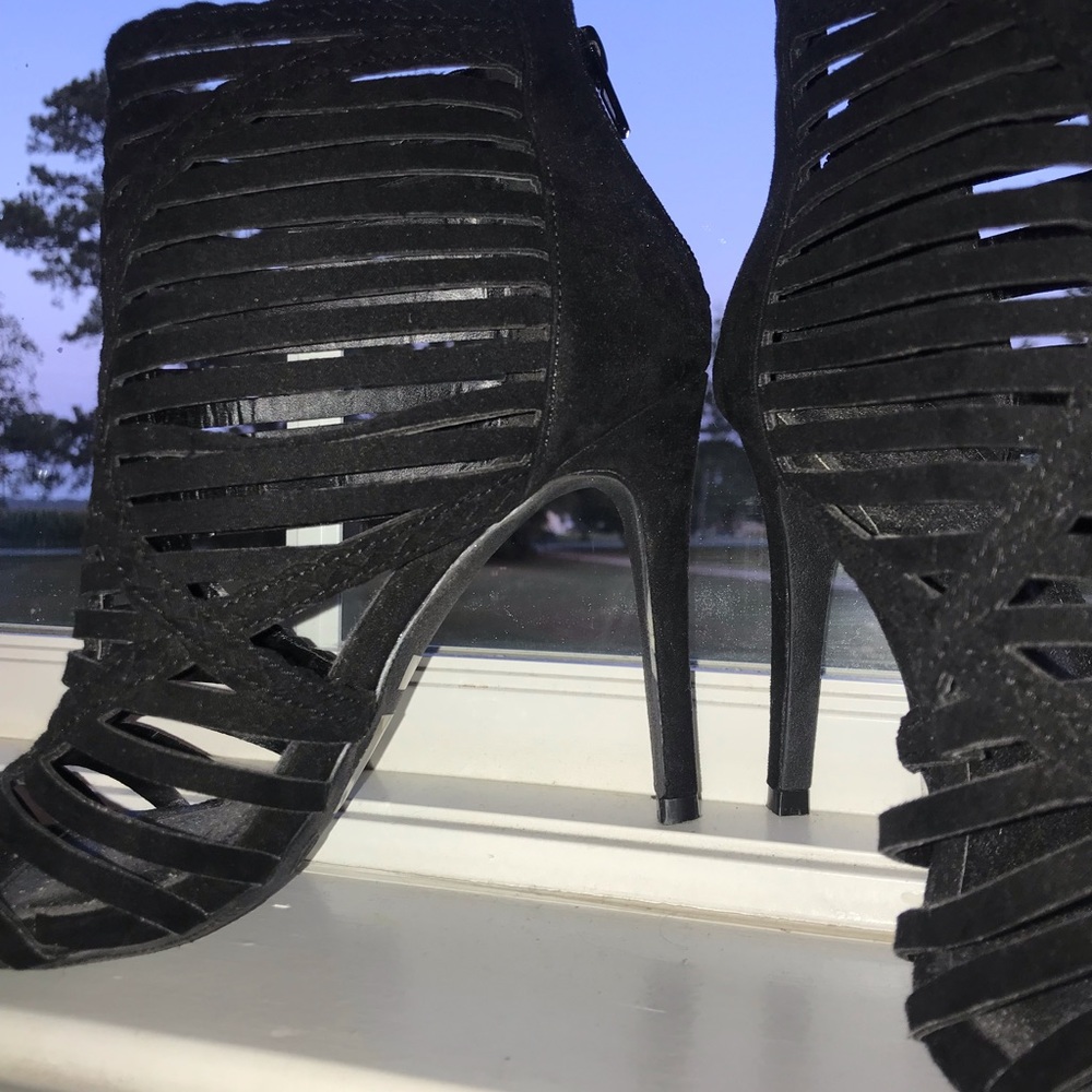 Heels - Picture 2 of 3
